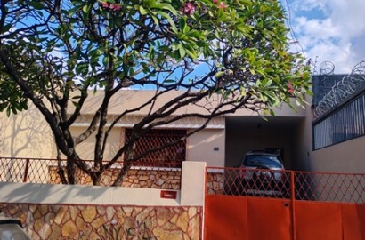 Cód: 35 - CASA ANTIGA, REFORMADA, Á VENDA NO BAIRRO LAGOINHA - BH - MG !!