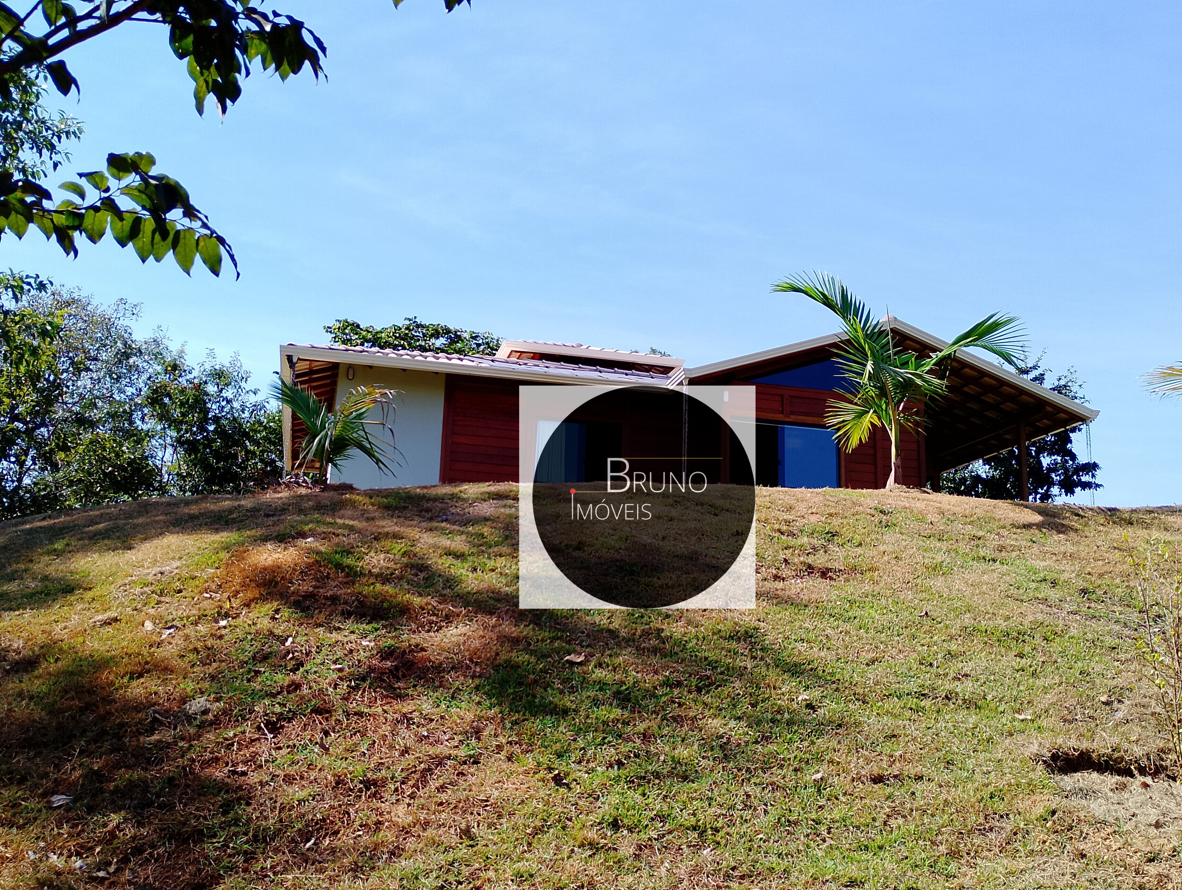 Cód.:48 - BELA CASA DE MADEIRA Á VENDA - MATOZINHOS - MG