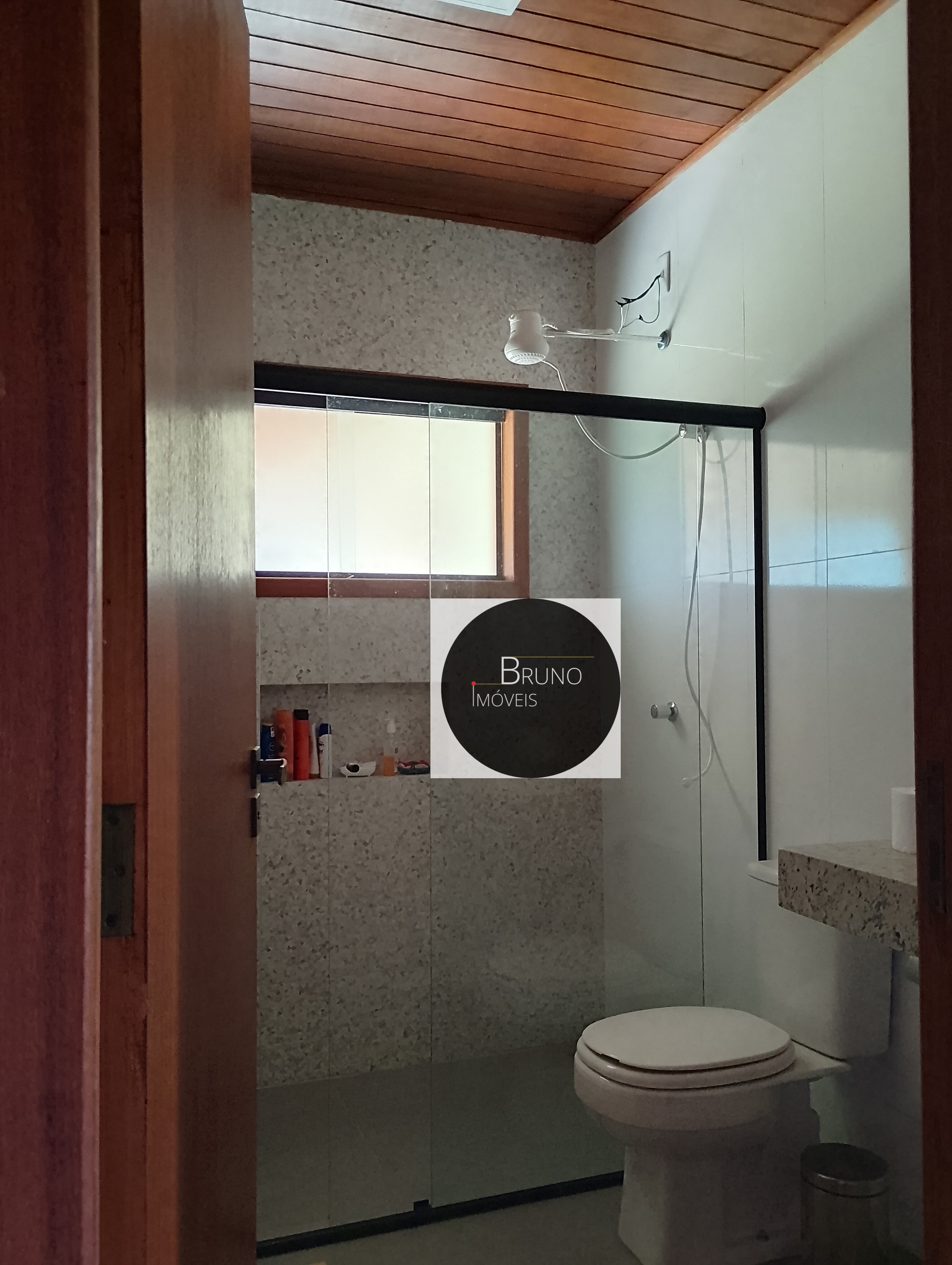 Cód.:48 - BELA CASA DE MADEIRA Á VENDA - MATOZINHOS - MG