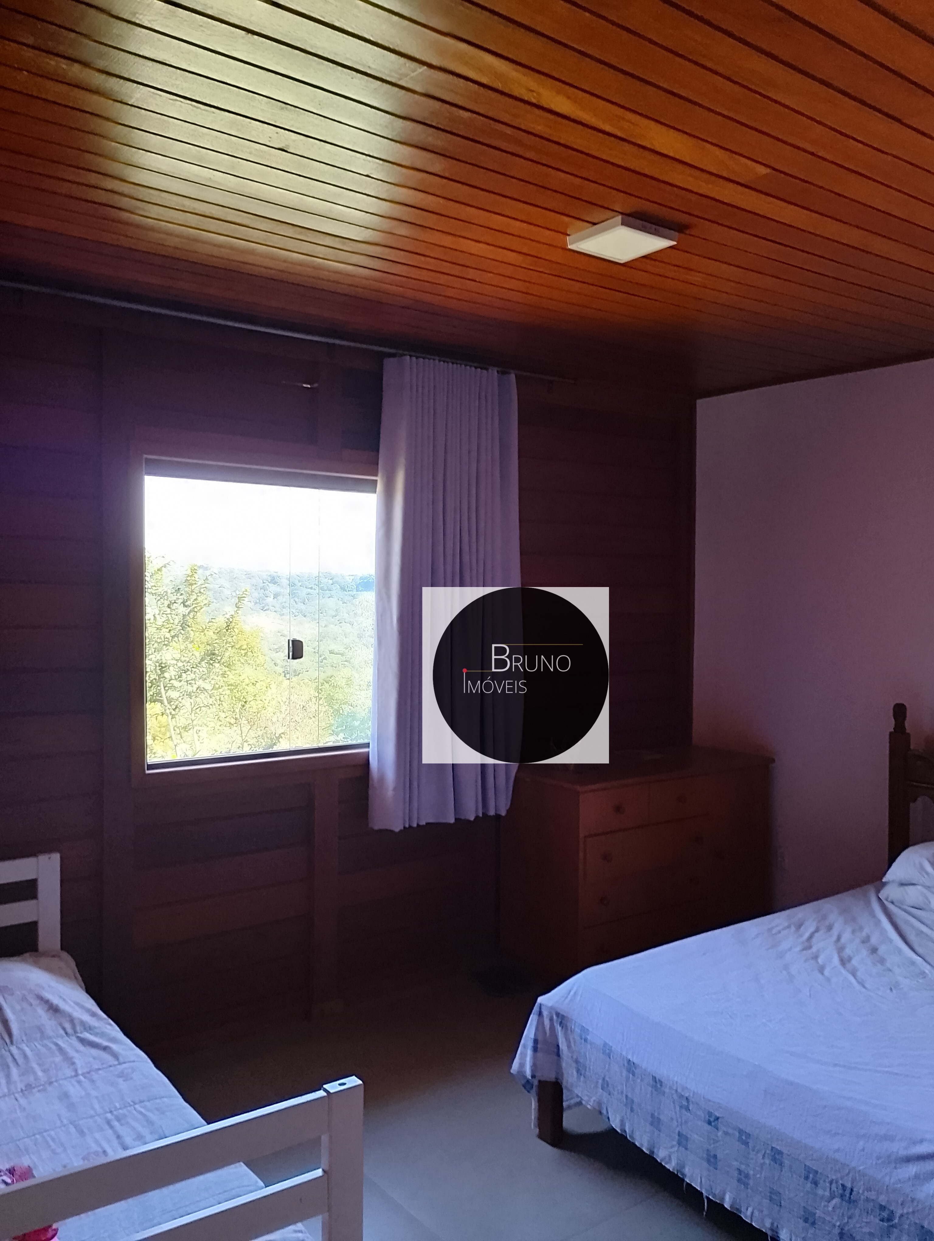 Cód.:48 - BELA CASA DE MADEIRA Á VENDA - MATOZINHOS - MG