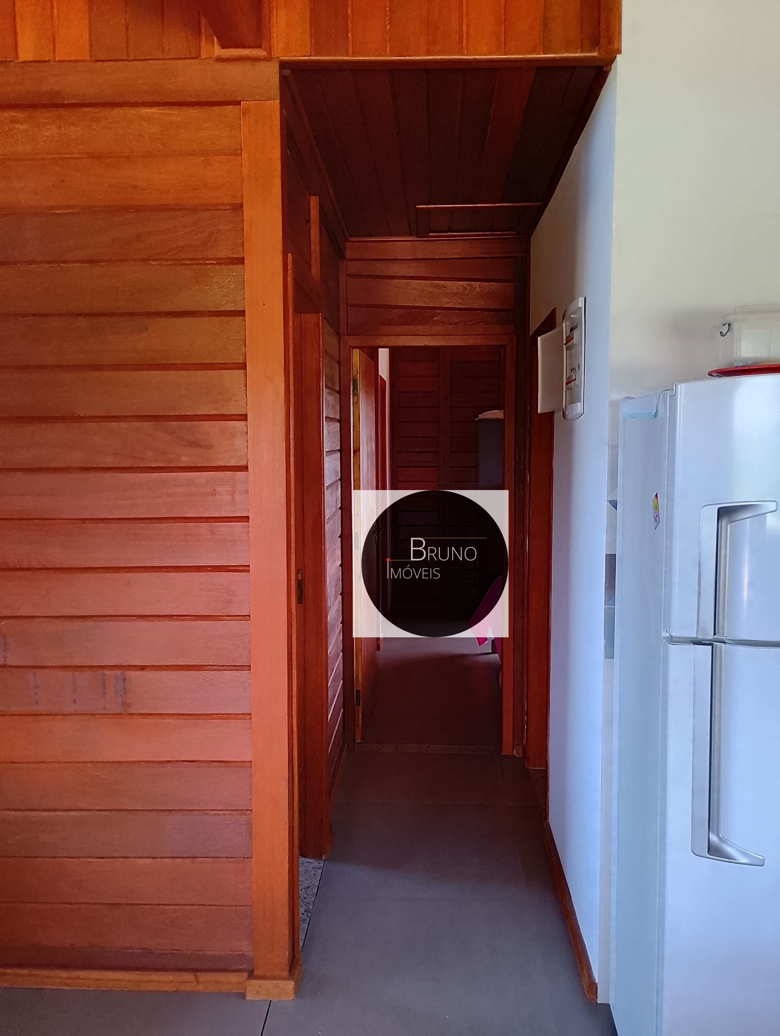 Cód.:48 - BELA CASA DE MADEIRA Á VENDA - MATOZINHOS - MG