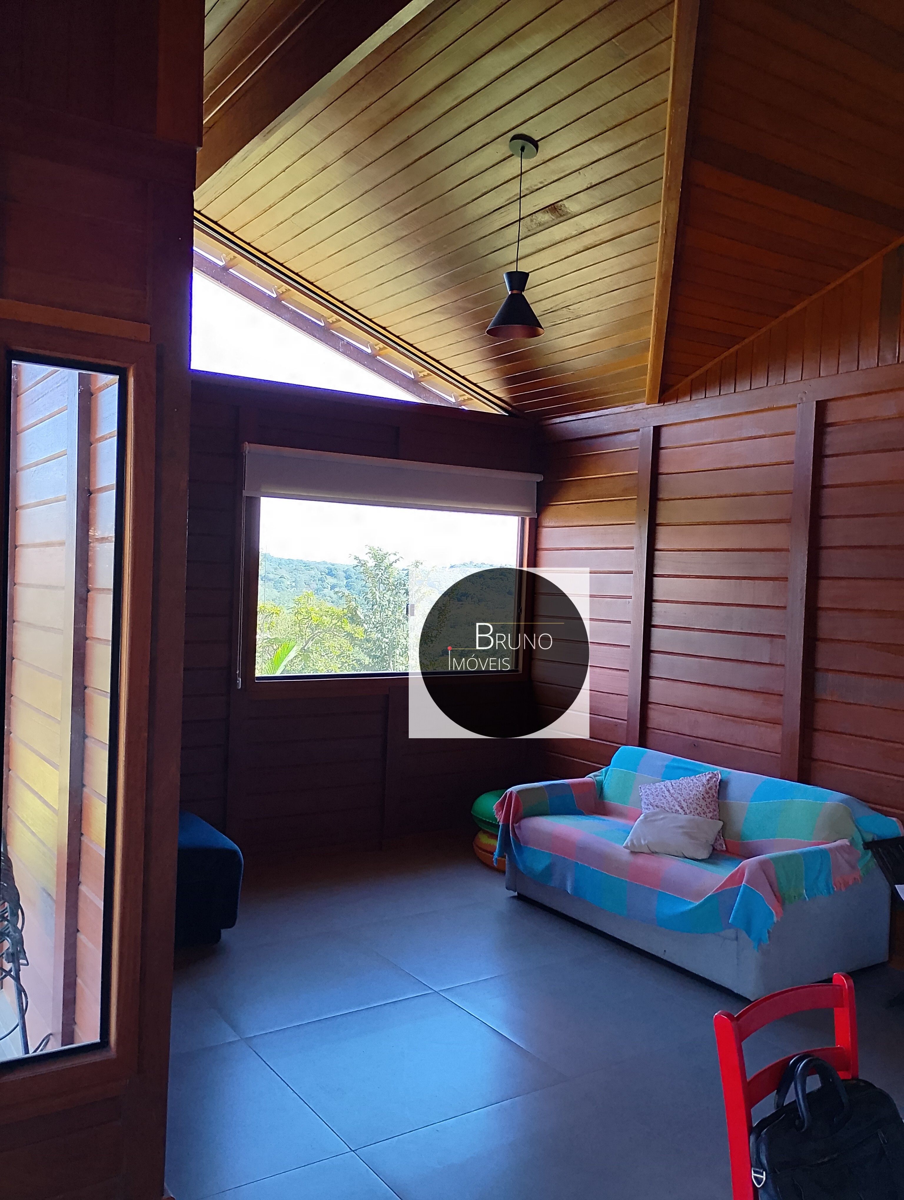 Cód.:48 - BELA CASA DE MADEIRA Á VENDA - MATOZINHOS - MG