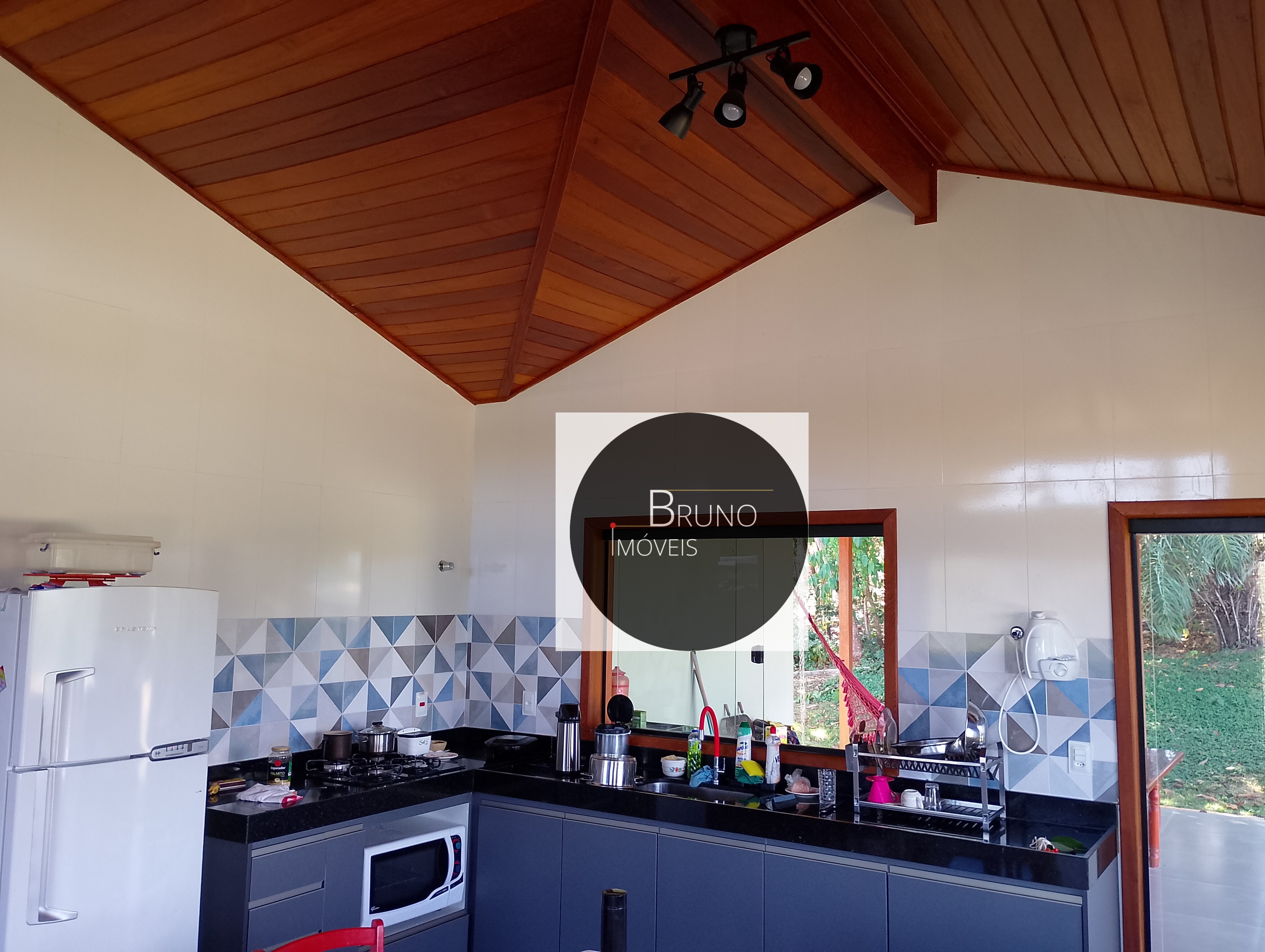 Cód.:48 - BELA CASA DE MADEIRA Á VENDA - MATOZINHOS - MG