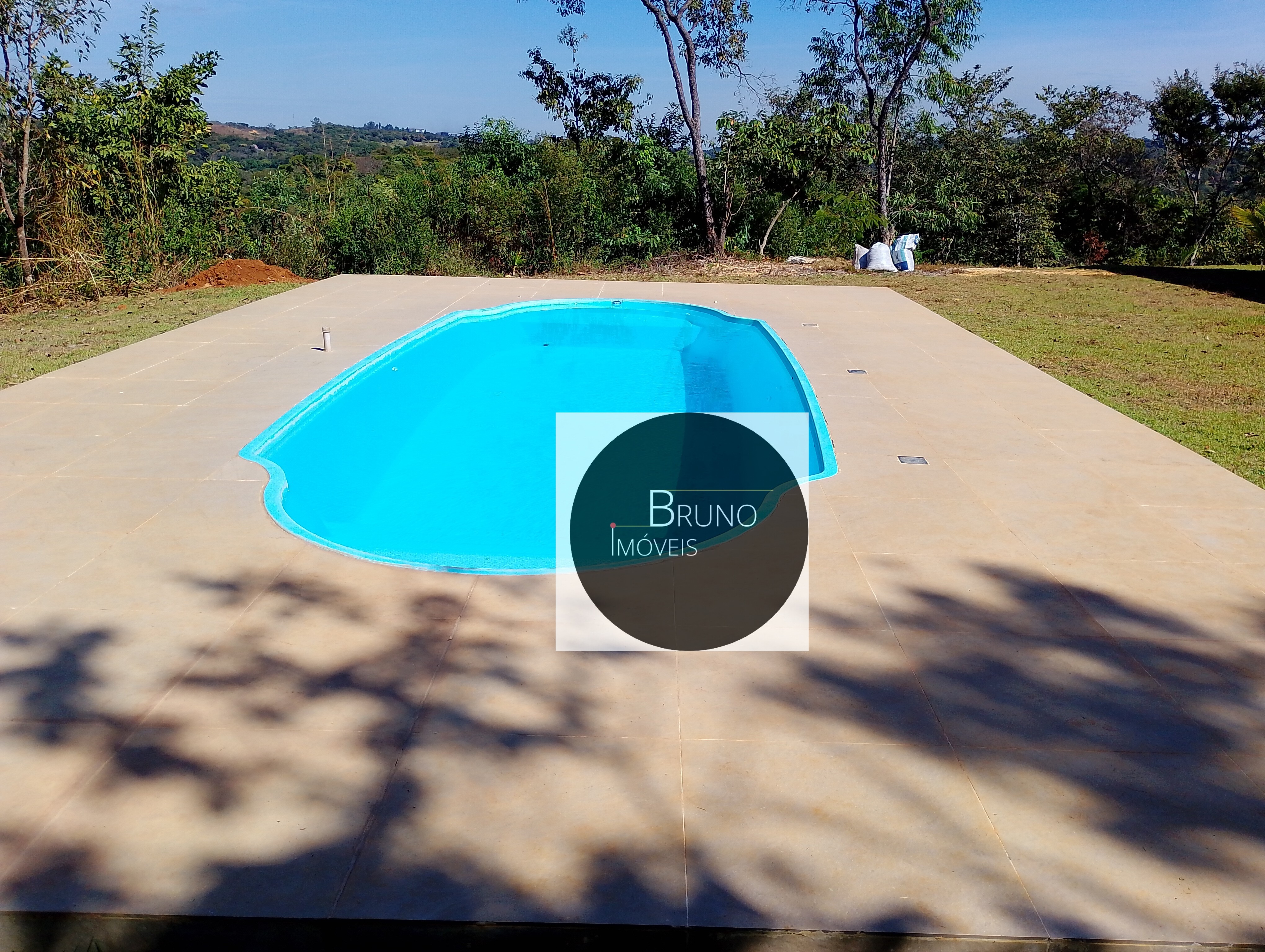 Cód.:48 - BELA CASA DE MADEIRA Á VENDA - MATOZINHOS - MG