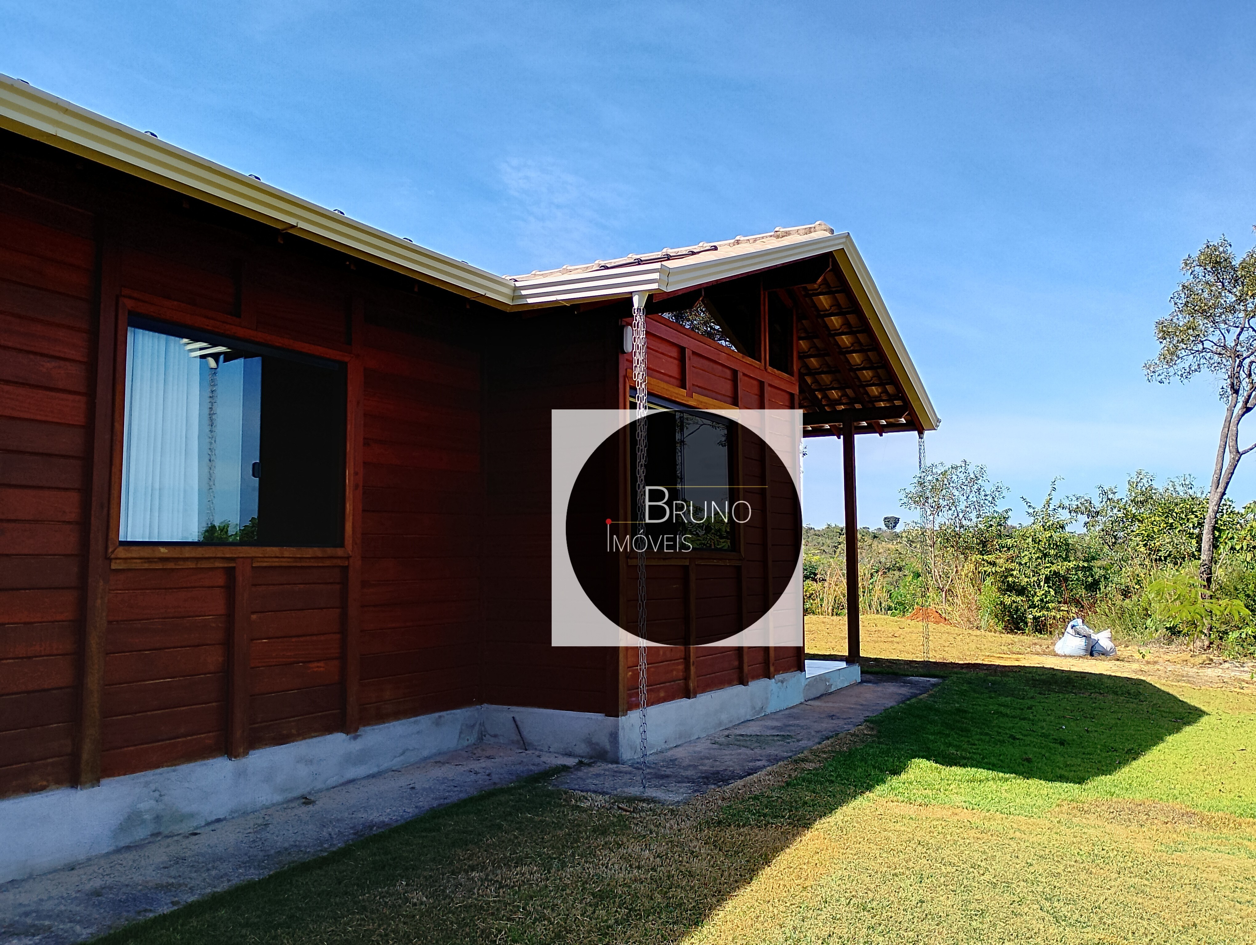 Cód.:48 - BELA CASA DE MADEIRA Á VENDA - MATOZINHOS - MG