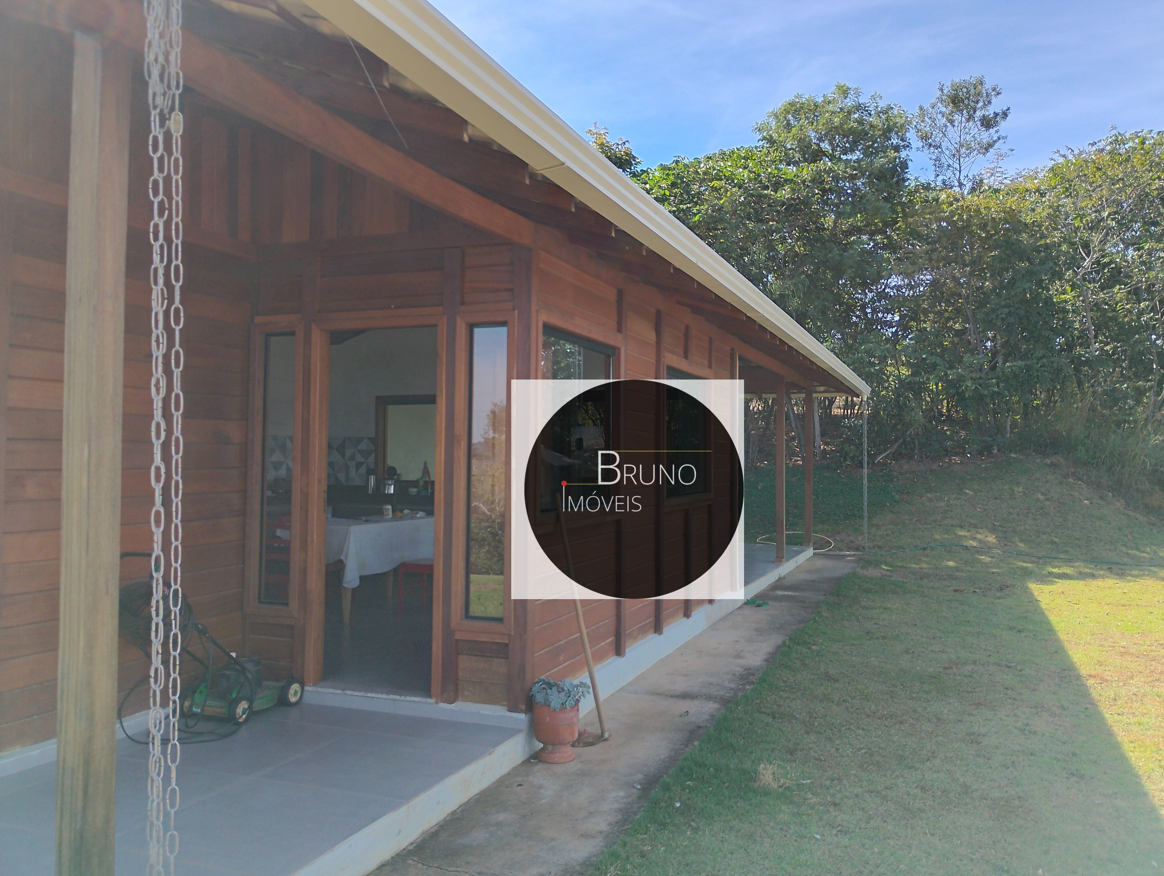 Cód.:48 - BELA CASA DE MADEIRA Á VENDA - MATOZINHOS - MG