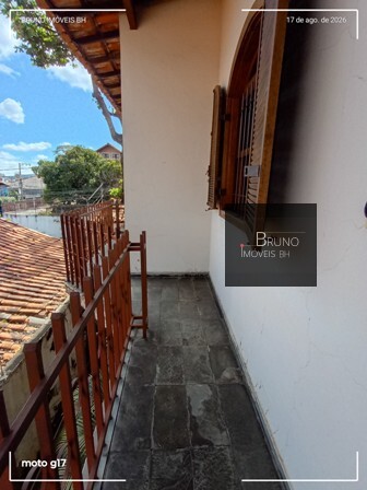 Cód.: 65 - UMA CASA COM "CLUBE PRIVATIVO" Á VENDA NO BAIRRO SANTA AMÉLIA - BH- MG