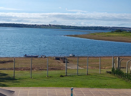 Cód: 33 - CASA MARAVILHOSA NO LAGO DE FURNAS  Á VENDA !!